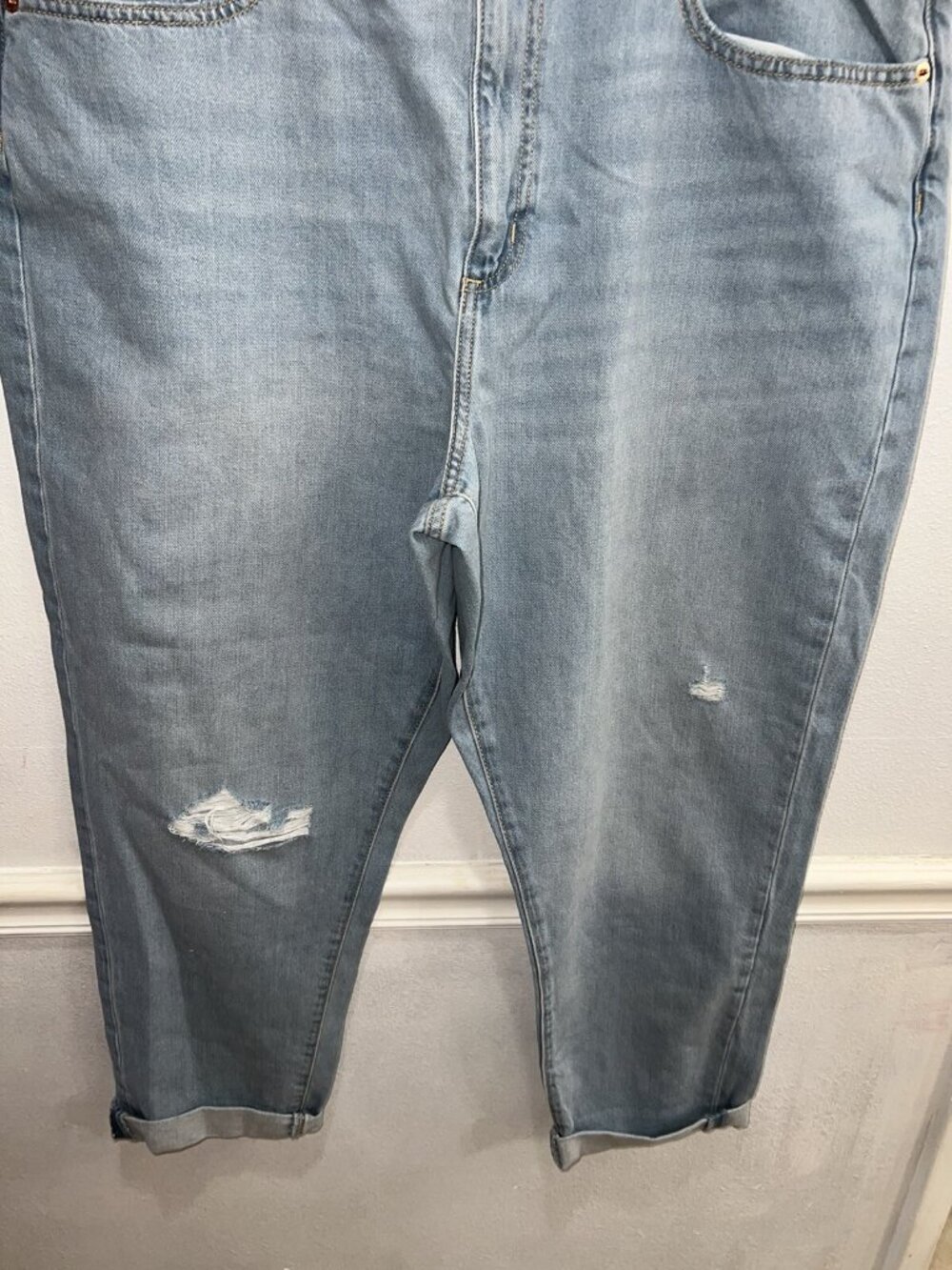 Universal Thread Size 14 Woman’s Light Denim Jeans Boyfriend New - Picture 3 of 7